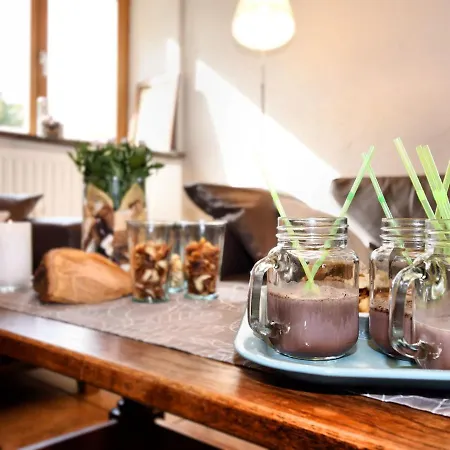 Spacious House With Sunny Garden Hébergement de vacances
