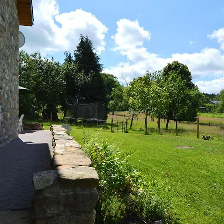 Spacious House With Sunny Garden Hébergement de vacances Burtonville