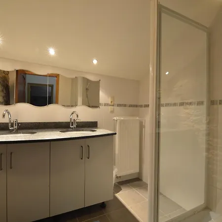 Forest-edge Stay, Casa vacanze Burtonville