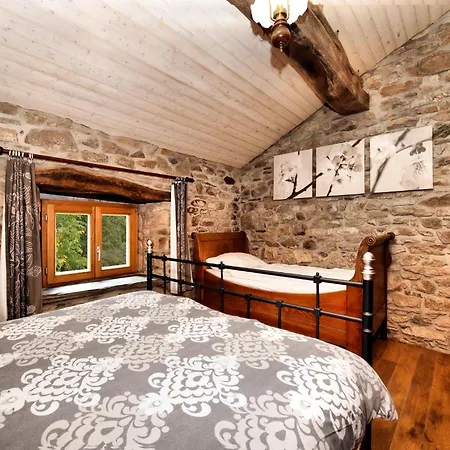 בית נופש Forest-edge Stay, *