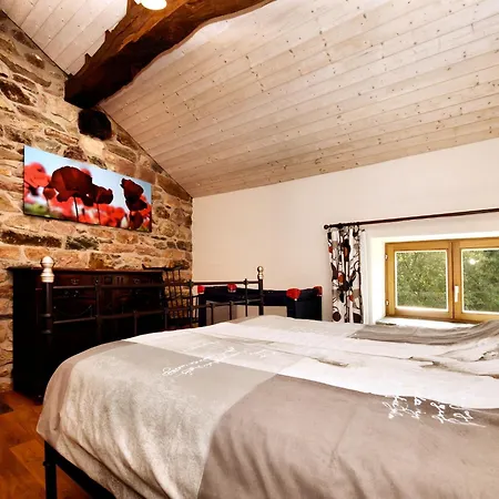 בית נופש Forest-edge Stay, Burtonville