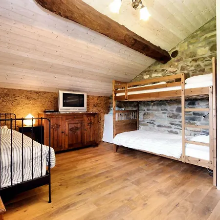 Spacious House With Sunny Garden Σπίτι διακοπών Burtonville