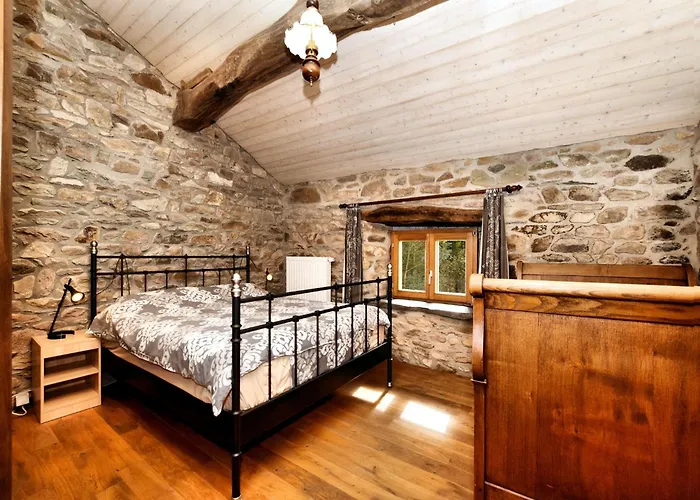 Forest-edge Stay,