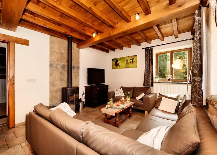 Forest-edge Stay, Ferienhaus *
