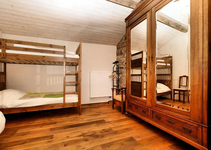 Forest-edge Stay, *