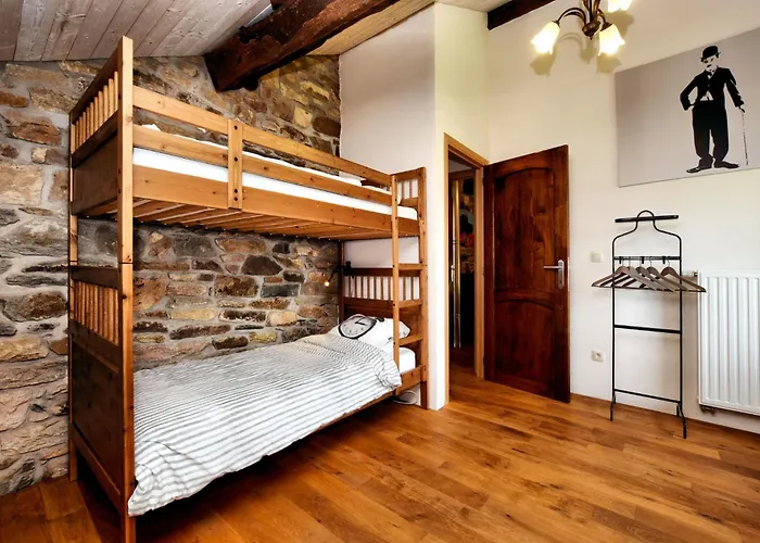 Forest-edge Stay, * Burtonville