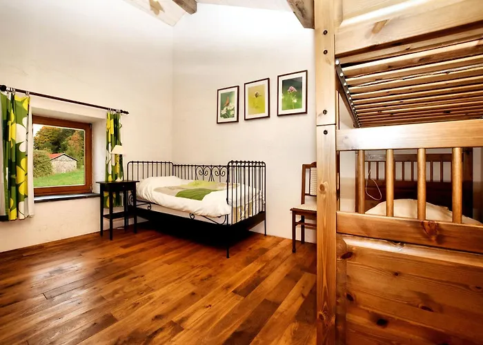 Forest-edge Stay, Ferienhaus *
