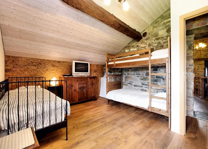 Forest-edge Stay, Ferienhaus Burtonville